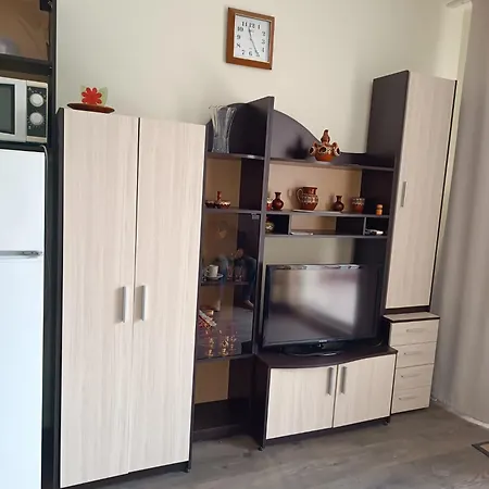 Byala Cozy Kiwi Apartment
